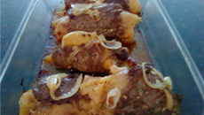 Filé recheado ao purê de mandioca