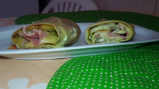 Panqueca de ovo, presunto e queijo