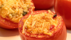 Tomates gratinados com salmão