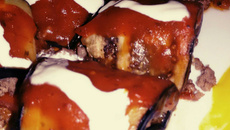 Rolinhos de berinjela com carne moída