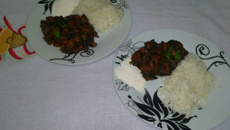 Feijão frito com salsicha