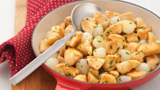 Frango com minicebolas