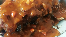 Costela de boi na panela de pressão com molho madeira falso