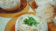 Sopa de milho no pão