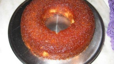 Bolo caramelizado de aipim com coco