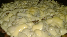 Frango xadrez no pão francês