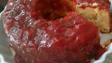 Bolo cremoso de queijo com goiabada