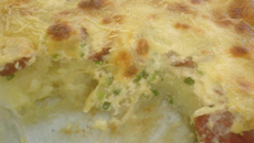 Batata gratinada de calabresa com queijo