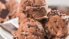 Soverte caseiro de chocolate e leite em pó