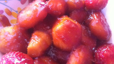 Inhame e morango caramelado