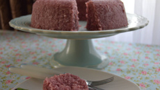 Bolo vegano de tapioca com suco de uva (não vai ao forno)