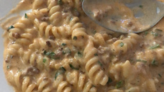 Macarrão de panela de pressão fácil e gostoso