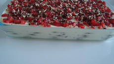 Torta de Bolacha com Nata e Morangos