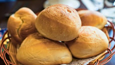 Pãozinho de aveia na airfryer de apenas 4 ingredientes e que fica pronto em 15 minutos