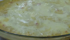 Escondidinho de presunto e queijo