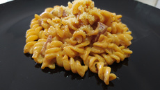 Macarrão Cremoso de calabresa rápido