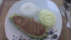 Canoa de abobrinha recheada com carne moída