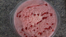 Creme com morango e gelatina