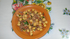 Carne moída com grão-de-bico