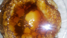 Panquecas doce com calda de caramelo