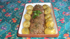 Rocambole de carne moída com batatas