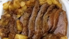 Carne assada com batata criola da Memey