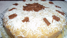Bolo de coco com gotas de chocolate