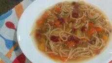 Sopa de carne moída com legumes beterraba e mandioquinha