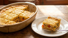 Torta de liquidificador salgada de frango desfiado com farinha de aveia fit, leve e prática