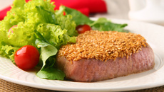 Atum com crosta de semente de linhaça