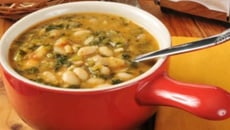 Sopa de feijão com macarrão
