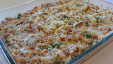 Arroz de forno com atum e legumes