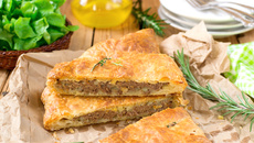 Torta prática de hamburguer e pão de forma