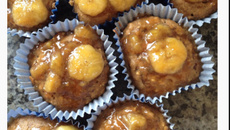 Bolo integral de banana e uva passa