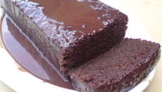 Bolo de chocolate e geleia