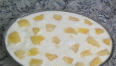 Pavê de abacaxi em caldas