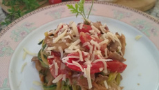 Espaguete de abobrinha com molho cremoso de cogumelos