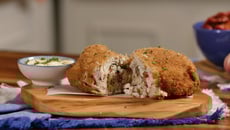 Peito de frango à milanesa recheado