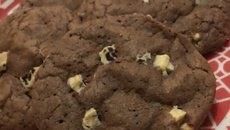 Cookie de chocolate com pedaços de chocolate