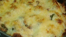 Brócolis com batata e pernil suíno gratinado