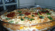 Lasanha ao molho de atum e molho branco