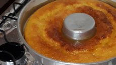 Bolo de milharina cremoso com laranja