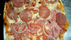 Pizza de massa de pão de queijo