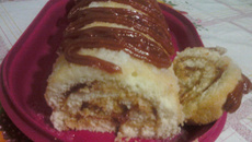 Rocambole de doce de leite e goiabada