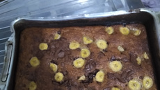 Bolo de banana com pedaços de chocolate