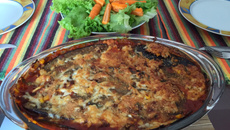 Lasanha de berinjela com falso molho bolonhesa