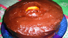 Bolo de cenoura com cobertura de chocolate suave