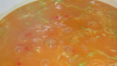 Sopa de abóbora japonesa com gengibre e alho poró