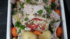 Frango assado com maçãs