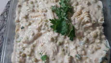 Penne ao molho de atum e ervilhas